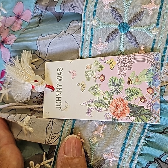 JOHNNY WAS, Women‎ top, NWT. Size medium. Multiple colors. Loose fit. Fabulous - Picture 10 of 16